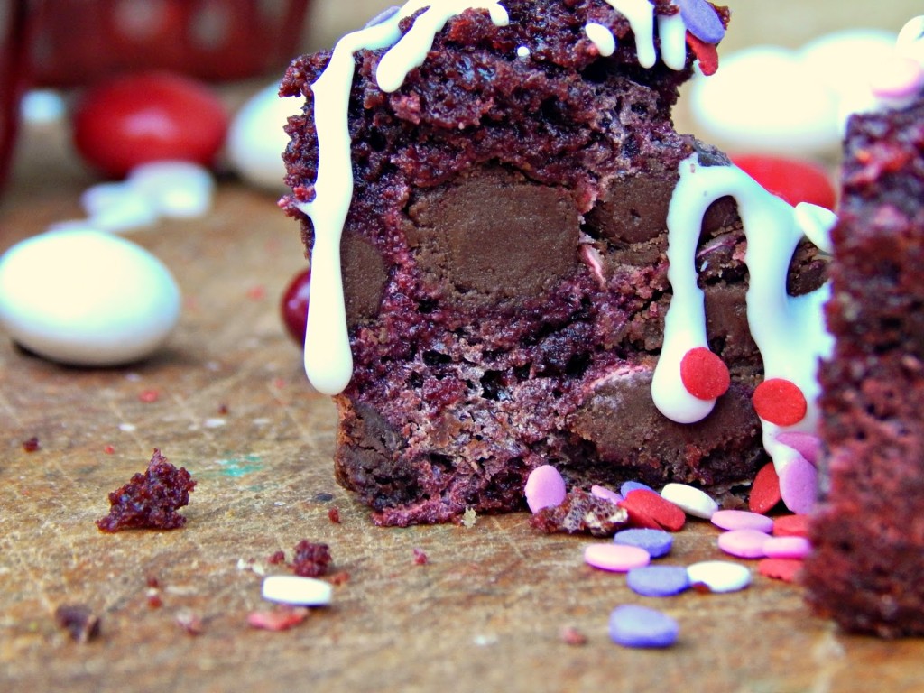 How to make red velvet brownie cupcakes for Valentine's Day! #redvelvetlove #ad
