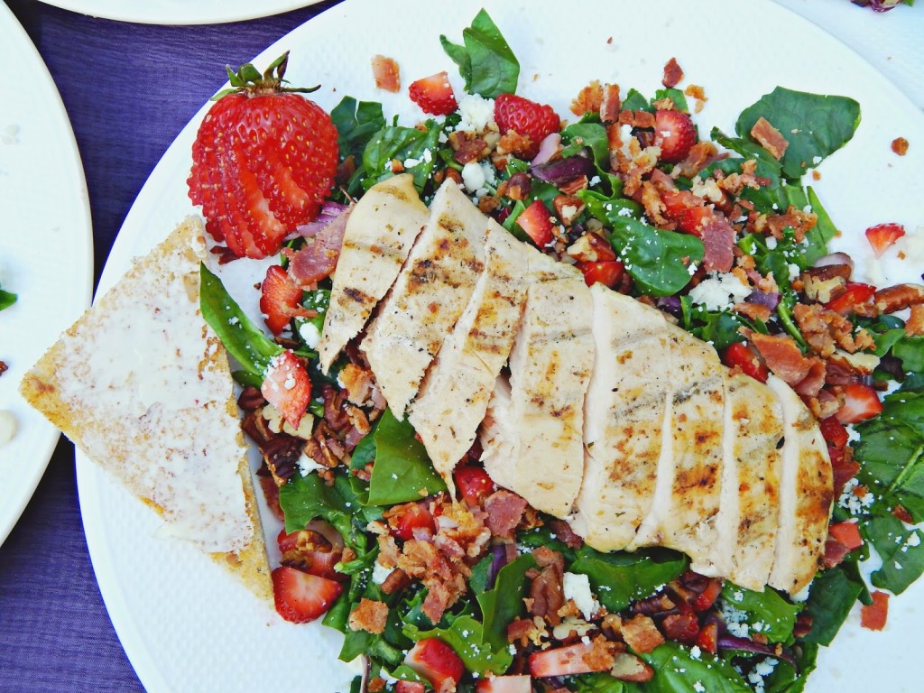 Here's a recipe for a delicious Strawberry Chicken Salad #FosterFarmsFresh AD