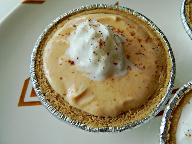 How to make personal Greek Yogurt Pumpkin Pies that taste delicious and only take 30 seconds to make! #EffortlessPies AD