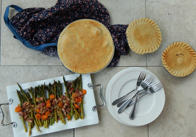 Bacon Balsamic Asparagus + A Pot Pie Dinner #PotPiePlease AD @conagrafoods