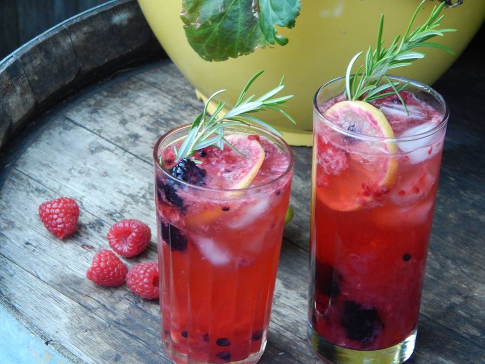 berry lemon cocktail