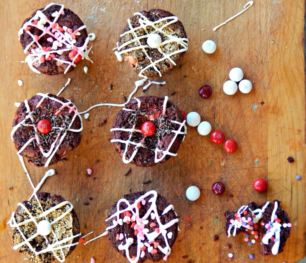 How to make red velvet brownie cupcakes for Valentine's Day! #redvelvetlove #ad