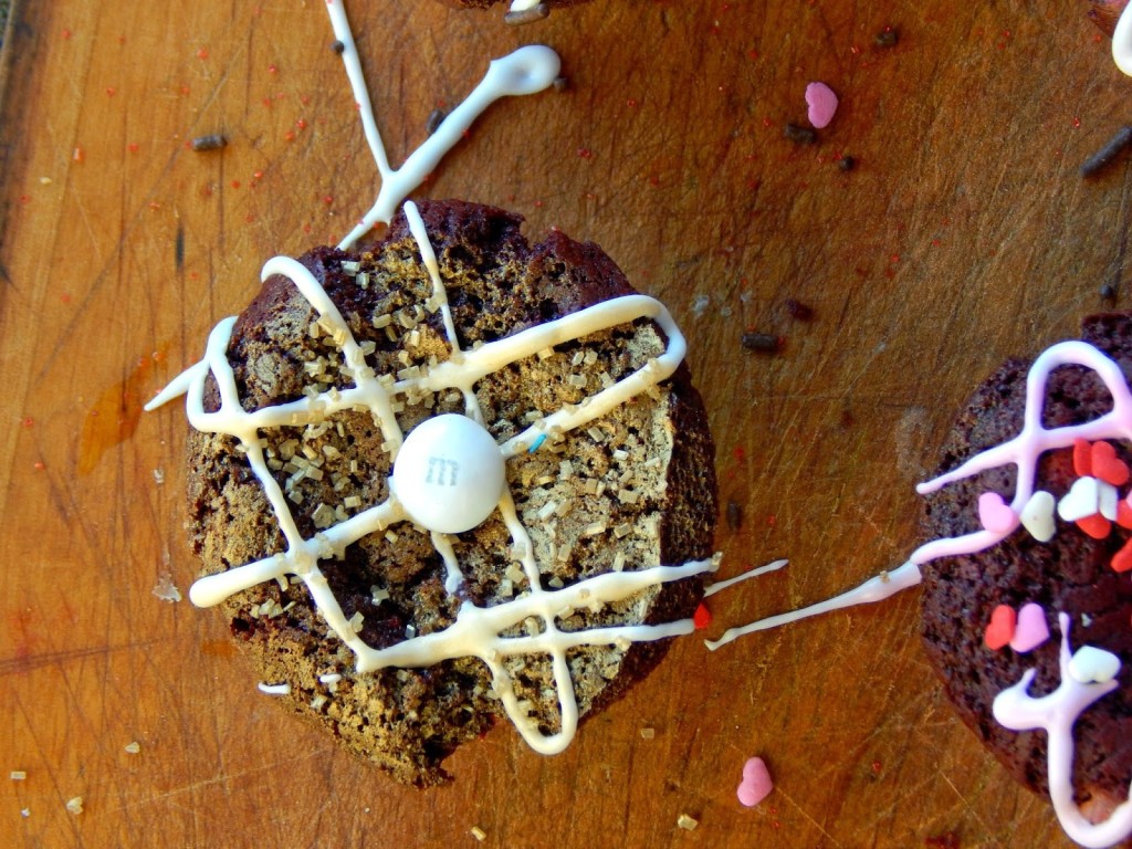 How to make red velvet brownie cupcakes for Valentine's Day! #redvelvetlove #ad