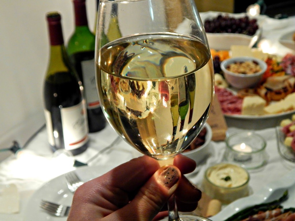 Msg 4 21+ How to have a Wine Tasting Date Night at home w/ @EstanciaWines #artofentertaining #ad 