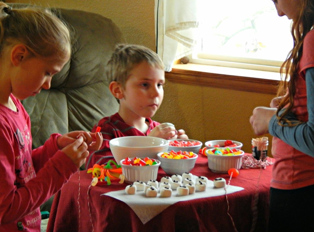 Big Hero 6 / DIY Baymax Candy Necklaces #BigHero6MovieNight #ad @Target 