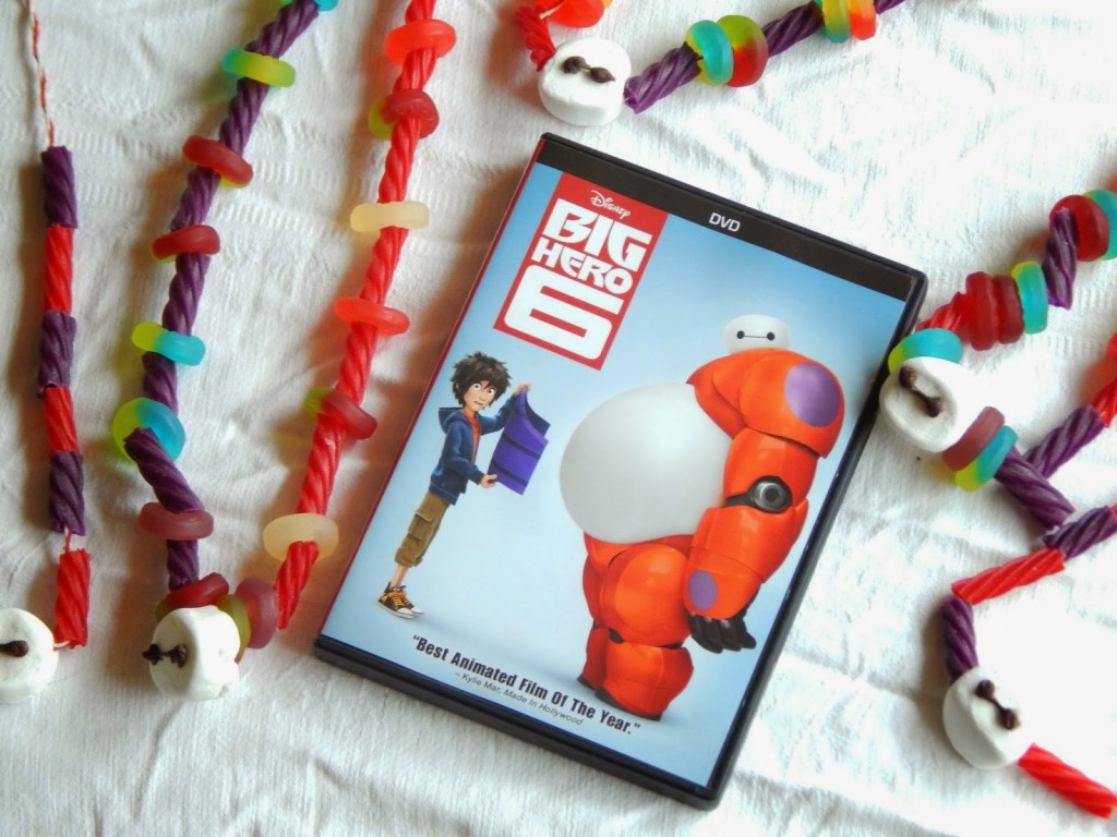 Big Hero 6 / DIY Baymax Candy Necklaces #BigHero6MovieNight #ad @Target 
