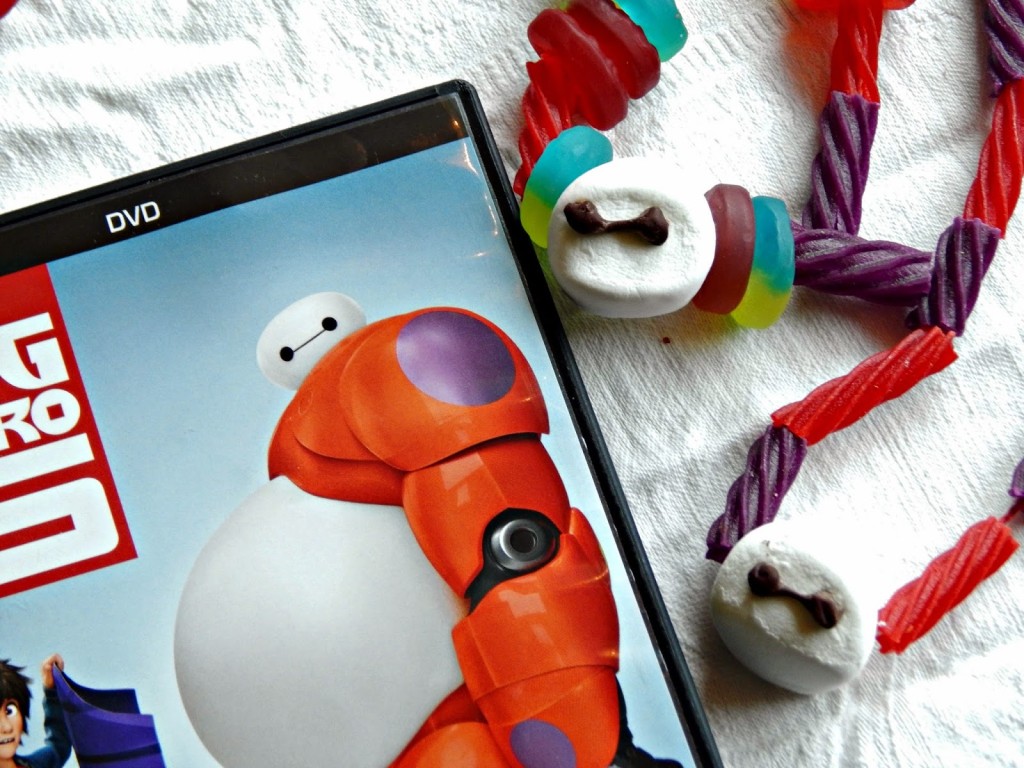 Big Hero 6 / DIY Baymax Candy Necklaces #BigHero6MovieNight #ad @Target 