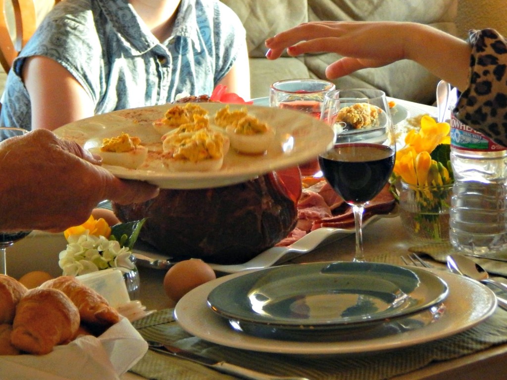 5 Ways to Make Your Easter Dinner More Memorable #HoneyBakedEaster #sp
