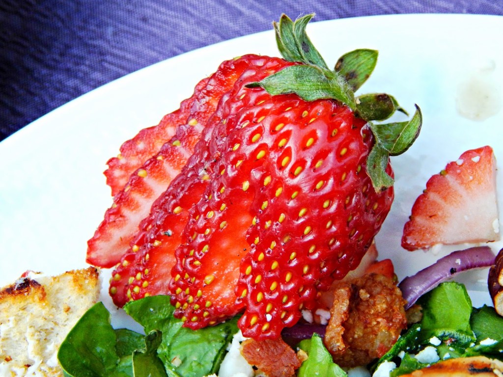 Here's a recipe for a delicious Strawberry Chicken Salad #FosterFarmsFresh AD