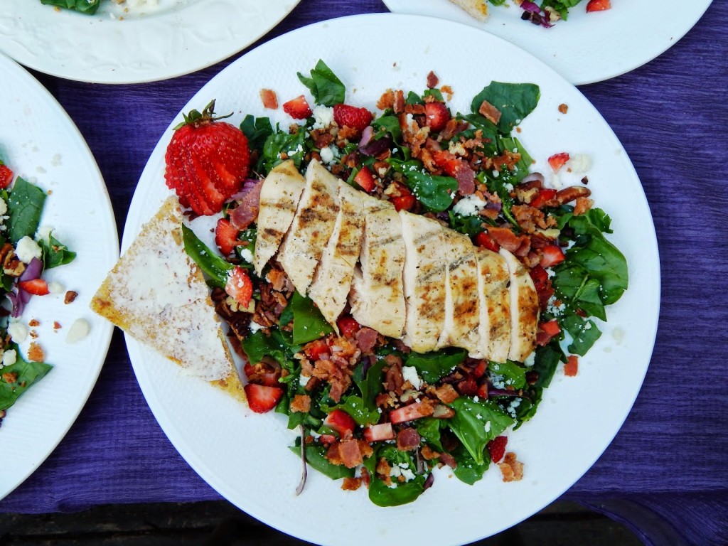 Here's a recipe for a delicious Strawberry Chicken Salad #FosterFarmsFresh AD