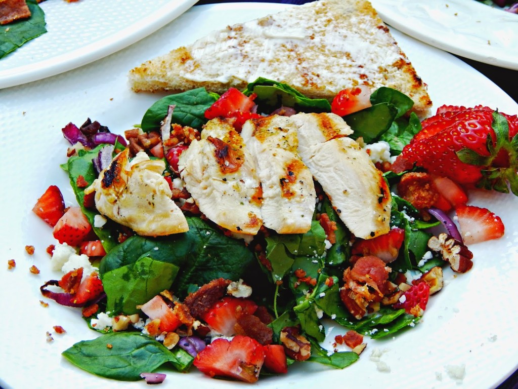 Here's a recipe for a delicious Strawberry Chicken Salad #FosterFarmsFresh AD