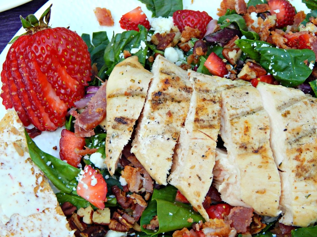 Here's a recipe for a delicious Strawberry Chicken Salad #FosterFarmsFresh AD