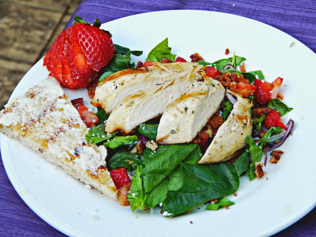 Here's a recipe for a delicious Strawberry Chicken Salad #FosterFarmsFresh AD