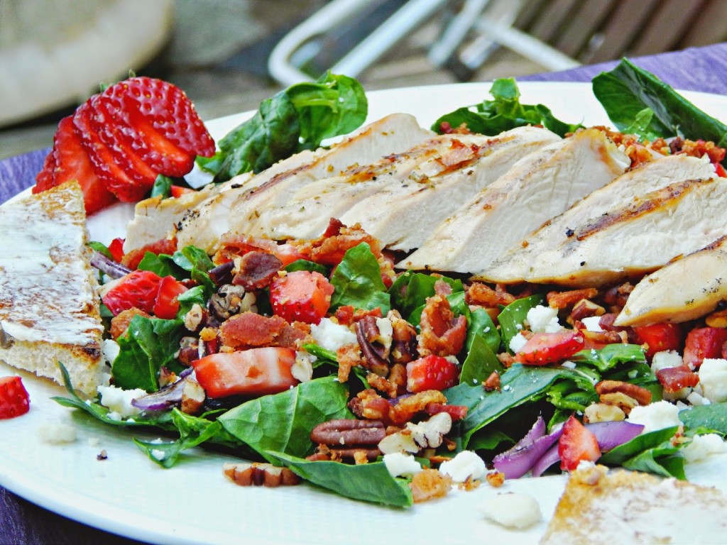 Here's a recipe for a delicious Strawberry Chicken Salad #FosterFarmsFresh AD