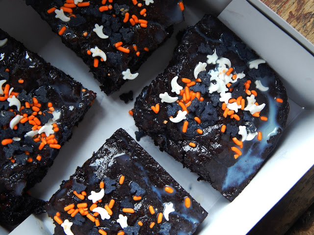 BOO'tiful Stuffed Brownies + A #BOOItForward Surprise AD