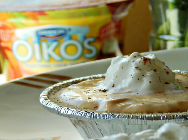 How to make personal Greek Yogurt Pumpkin Pies that taste delicious and only take 30 seconds to make! #EffortlessPies AD