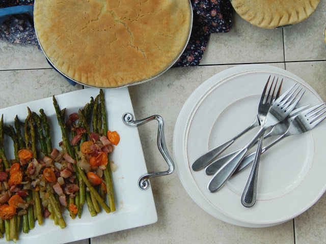 Bacon Balsamic Asparagus + A Pot Pie Dinner #PotPiePlease AD @conagrafoods