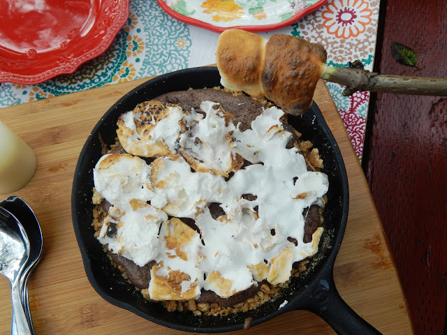 How to go glamping + a Simple Smore Mousse Recipe #fallglamping #glamping ad 