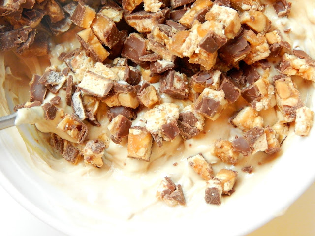 Recipe for Snickers® Blitz Dip #GameDayMVP AD