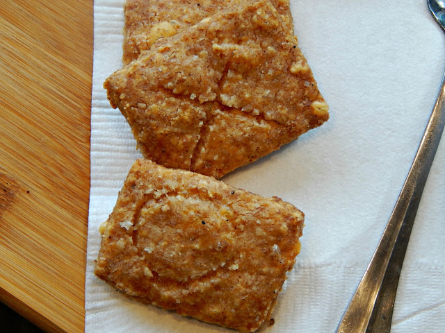 How to make homemade whole wheat cheddar cheese crackers