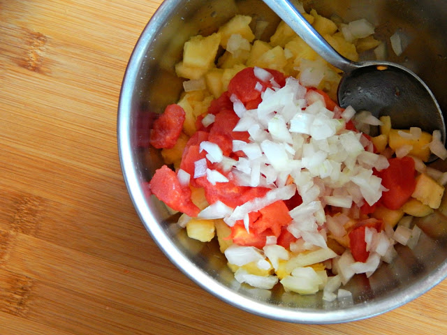 How to make a sweet and slightly spicy pineapple salsa #YesYouCAN ad 