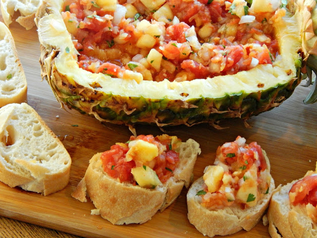 How to make a sweet and slightly spicy pineapple salsa #YesYouCAN ad 