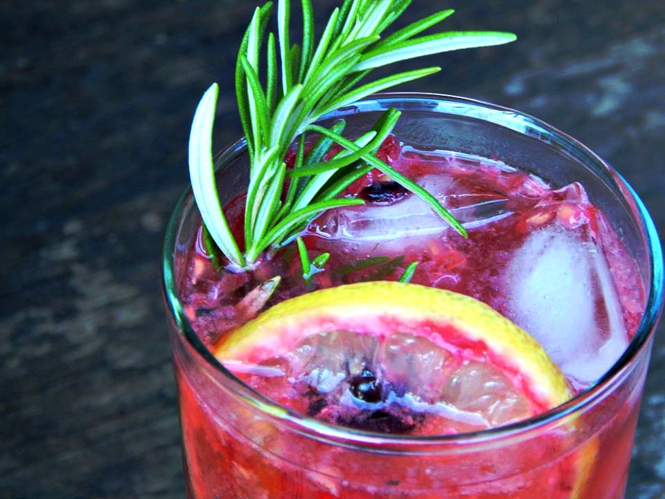 berry lemon cocktail