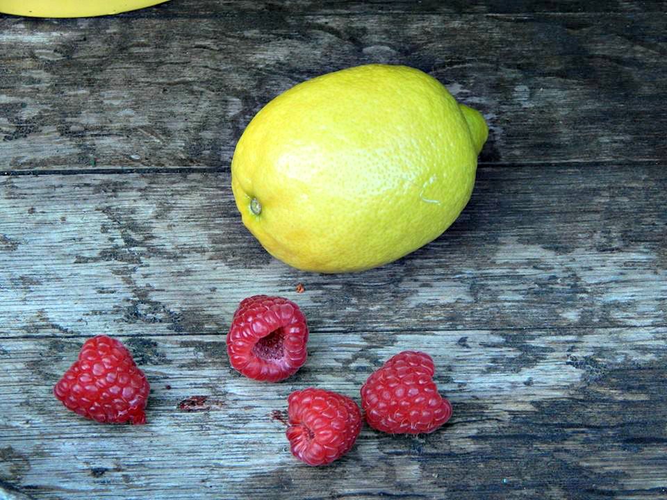 berry lemon cocktail